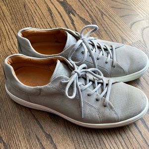 Ecco Soft 7 street sneaker Wild Dove color. Size 9-9.5 US
